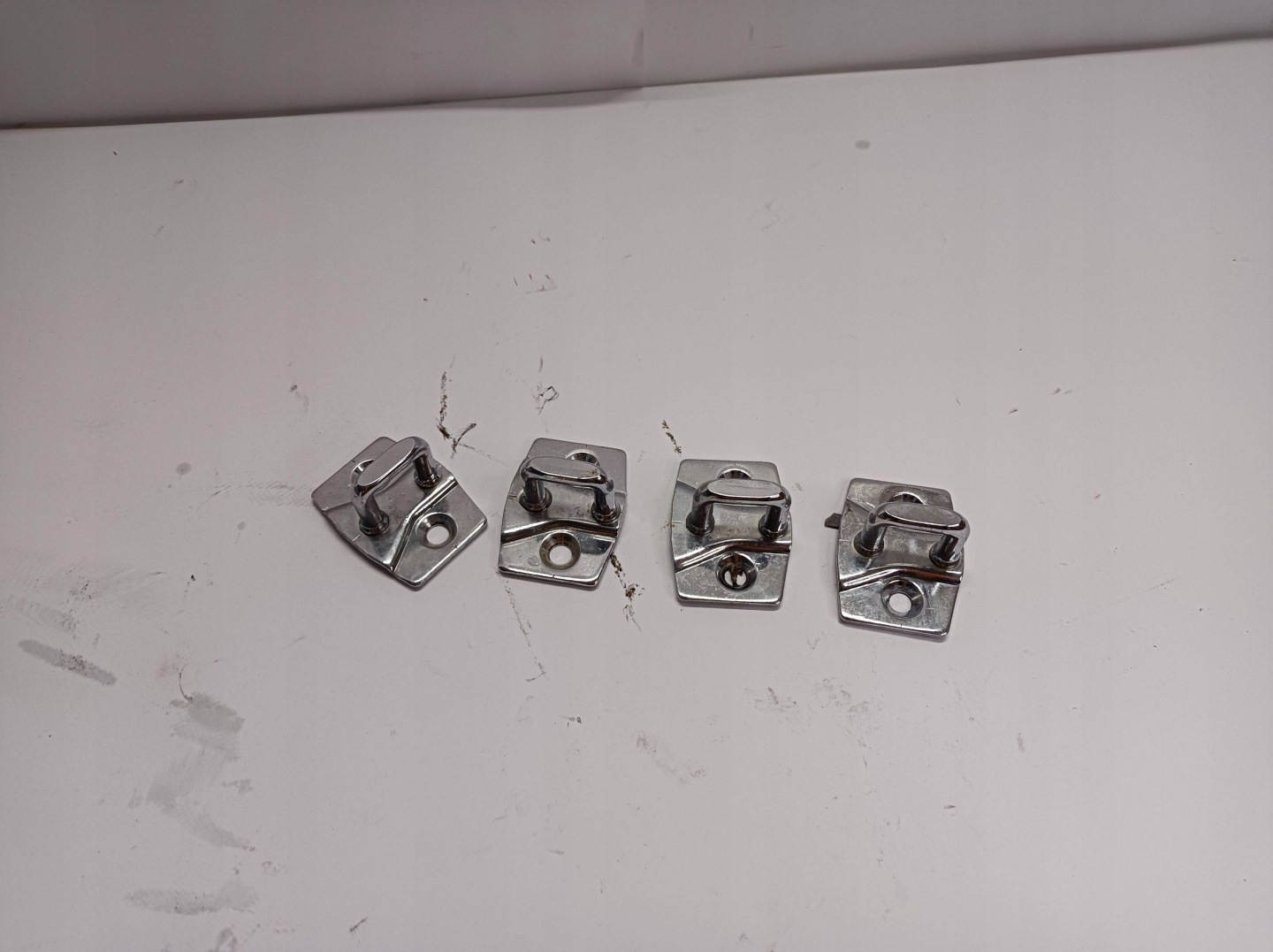 hook of a lock door rygiel BMW E81 E87 E90 E91 E60 E61 7148705 komplet 4 szt