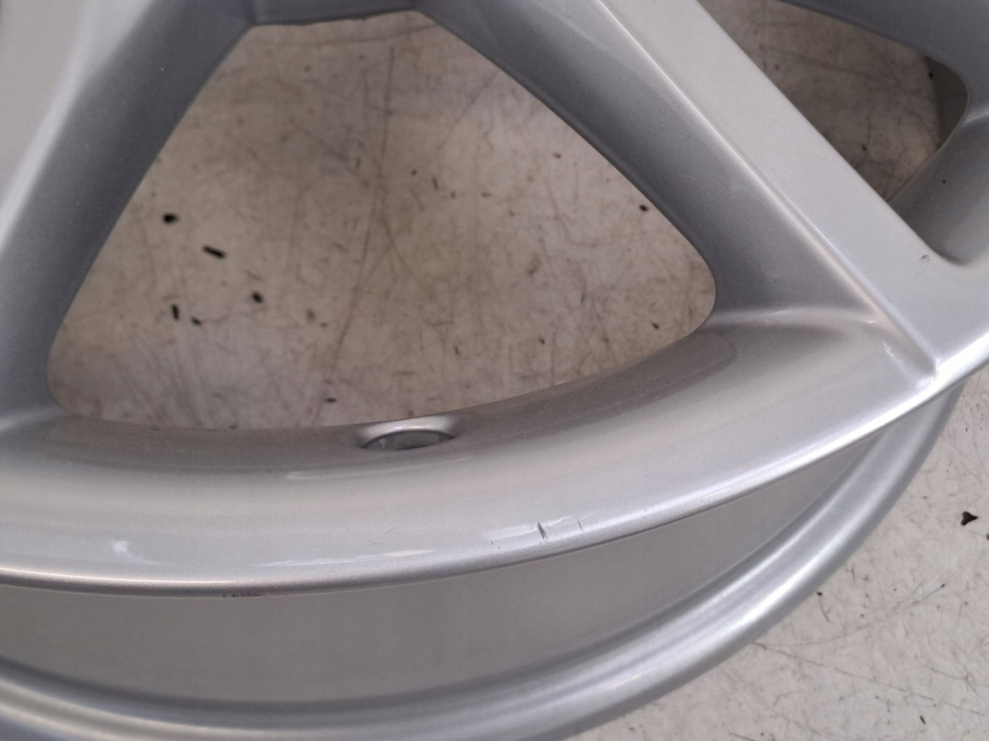 disk hliníkový 5x112 6,5Jx17 ET33 8U0071497 Audi