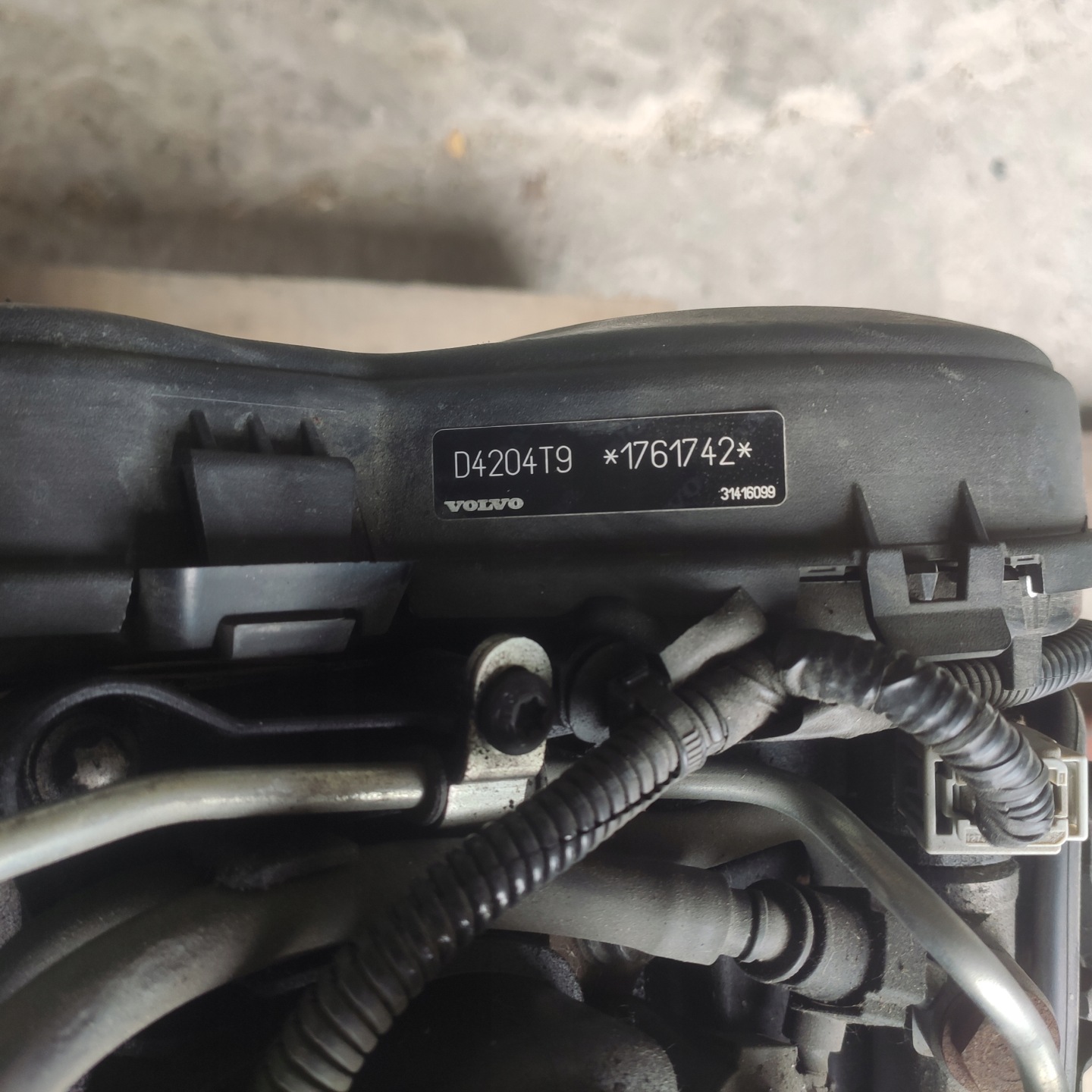 VOLVO V40 II 2016 2.0D D3 engine complete D4204T9