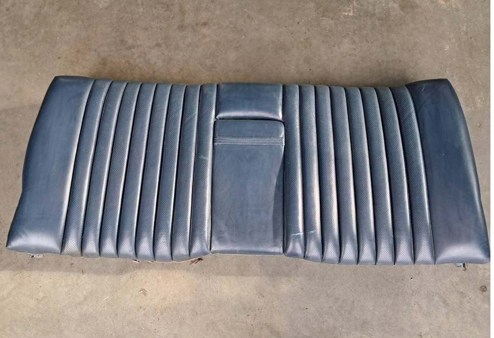 OPARCIE KANAPY hinten MERCEDES 107 SLC 1079201947