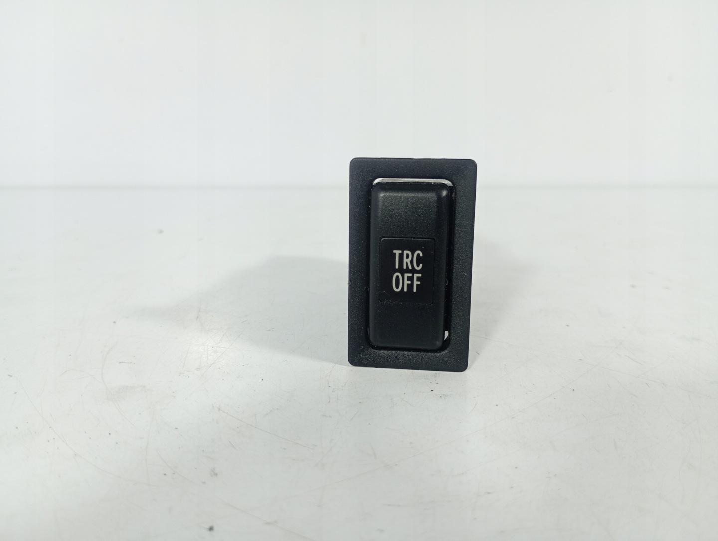 Toyota Avensis T25 00-06 switch switch button TRC OFF OE TR8801