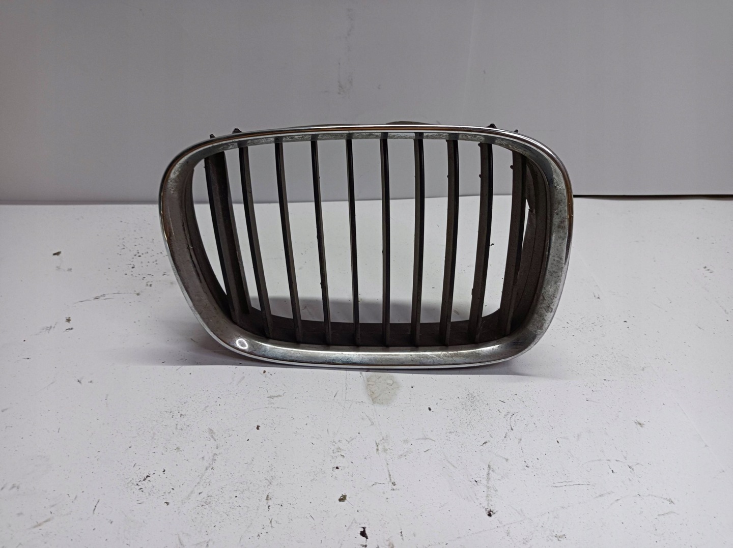 grille radiator (grill) BMW 5 E39 1997 8159314