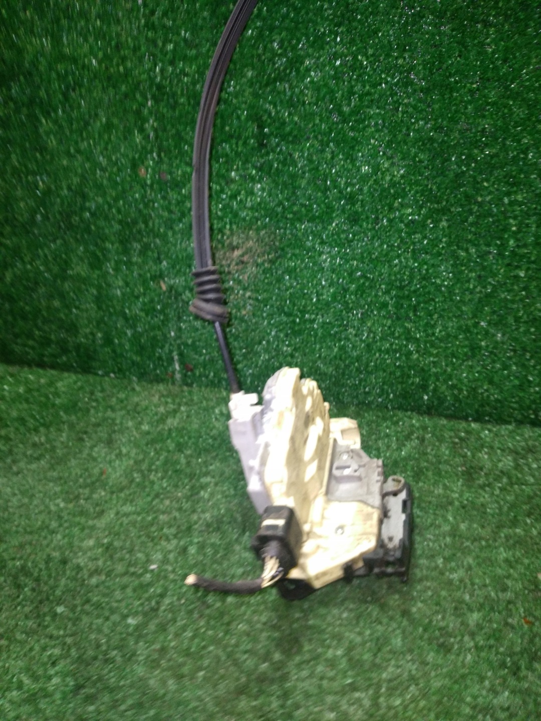 lock door left front VOLKSWAGEN PASSAT B6