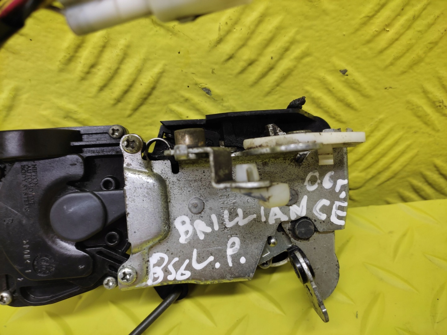 BRILLIANCE BS6 lock door left front