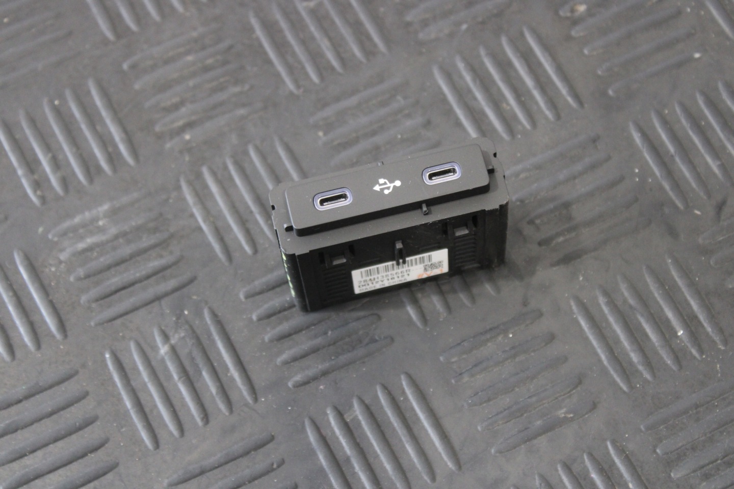 GNIAZDA USB TYPU C RENAULT AUSTRAL 284H38566R