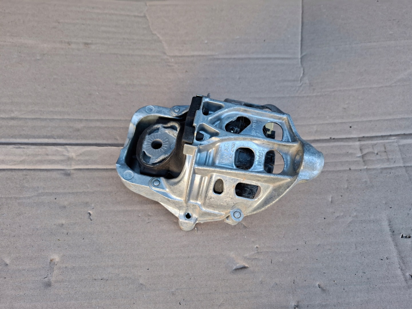 AUDI RS7 RS6 C8 engine mount left 23r