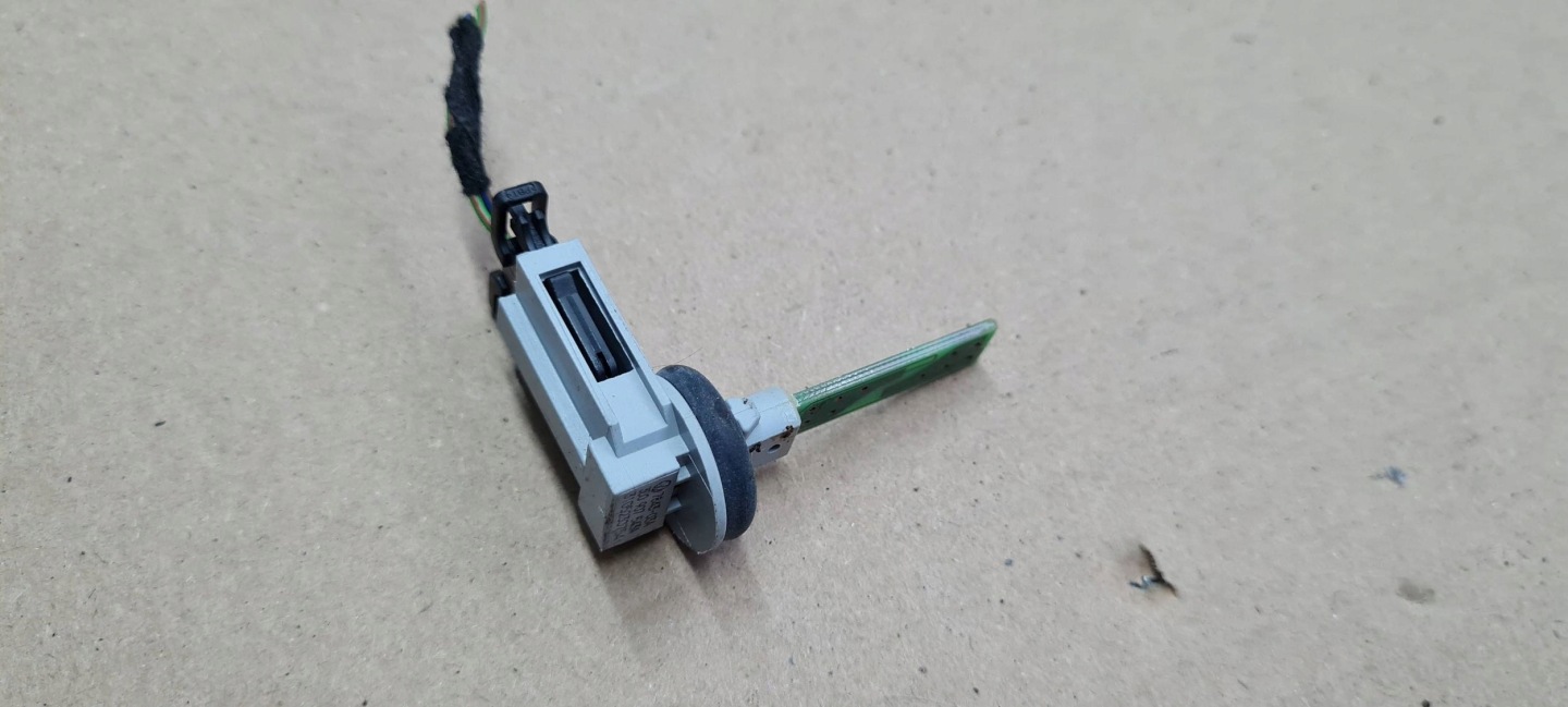 A6 C8 4K Sensor TEMPERATURY ZEWNETRZNEJ 3D0907543A Q3 83A A4 B9 A5