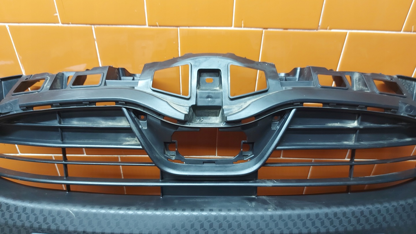 grid grille of a bumper front front TOYOTA YARIS IV 20