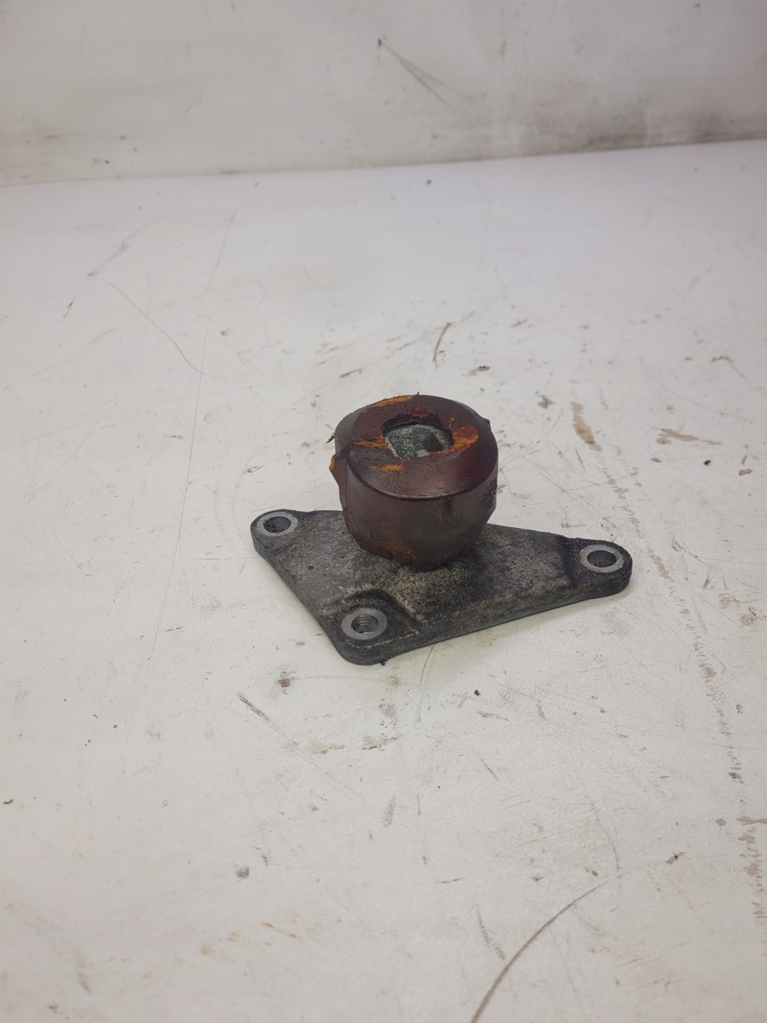 engine supporting mount AUDI A6 C6 3.0 T 8E0199343Q