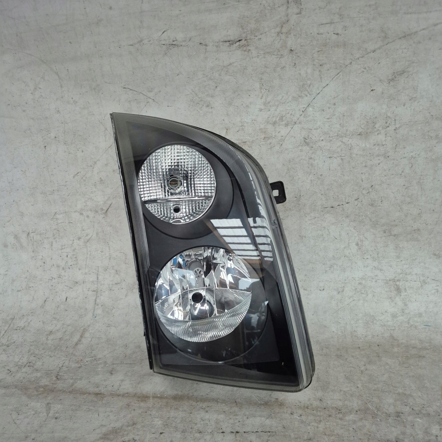 VW CRAFTER and 2E 06- light right front front ZWYKLA 2E1941016