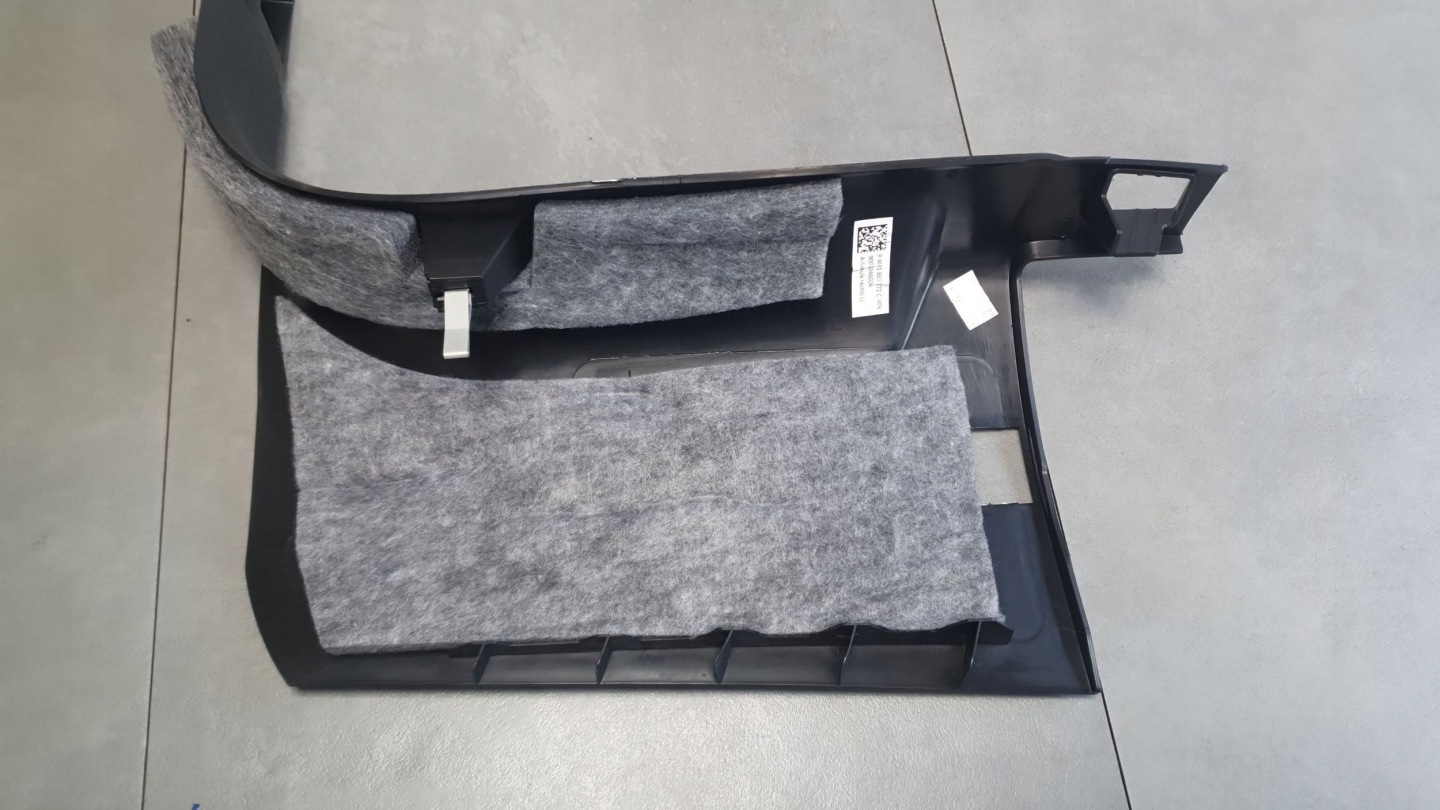 Audi Q8 cover of the threshold inner right 4M1867272C