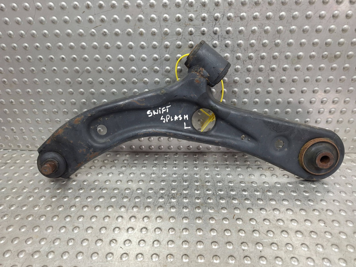 rameno ľavý predok SUZUKI SWIFT MK6 04-10 SPLASH