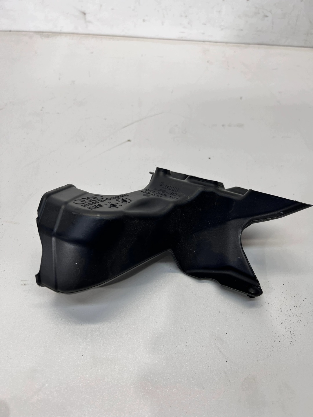 drain POWIETRZNY TUNEL left AUDI A6 C8 4K1819151
