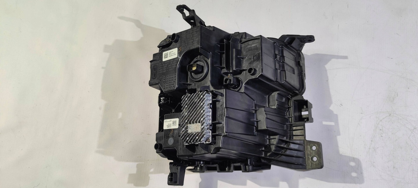 light front front left original Chevrolet Silverado 2022