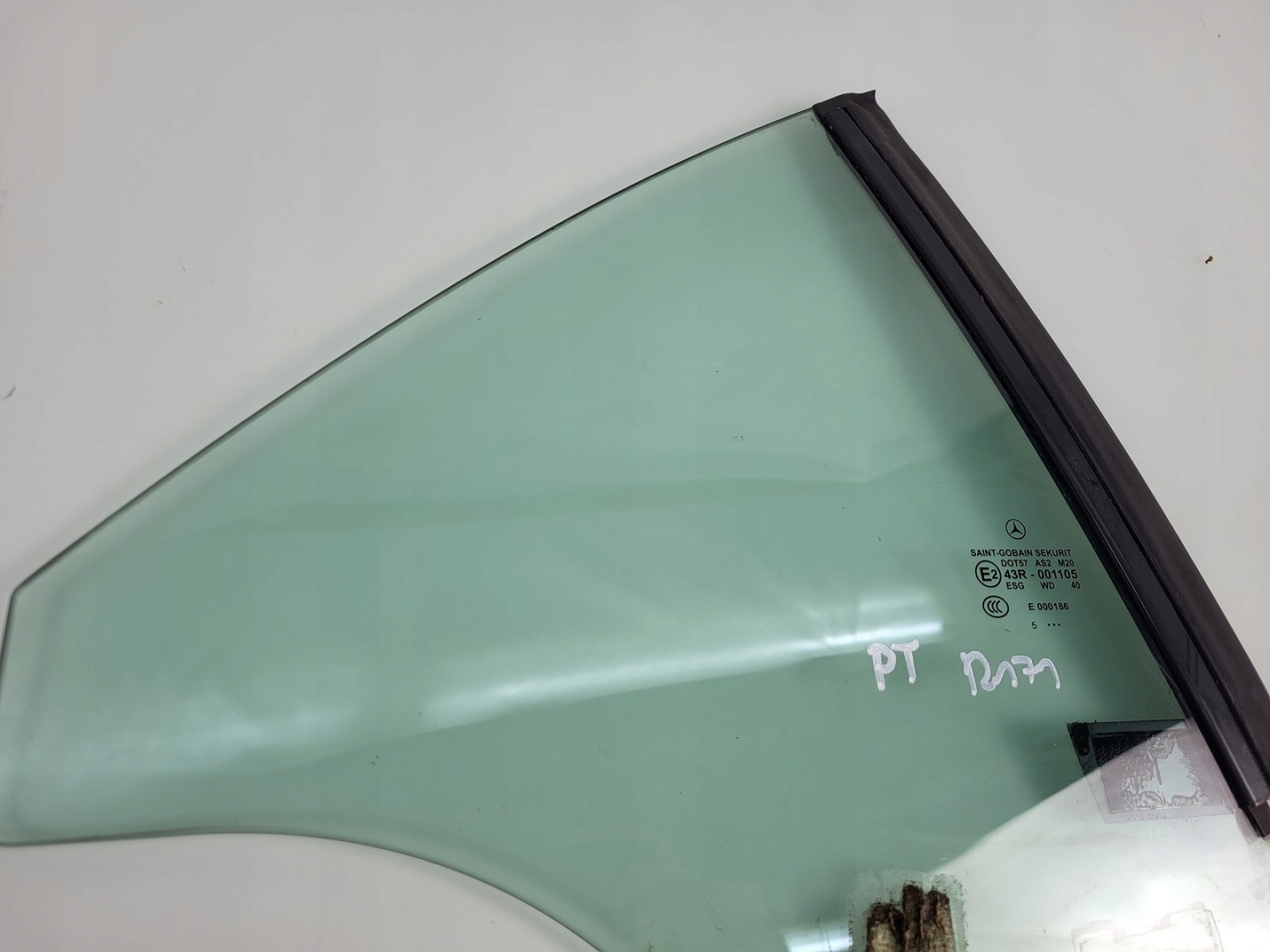 MERCEDES SLK R171 CABRIO window right rear part MALA