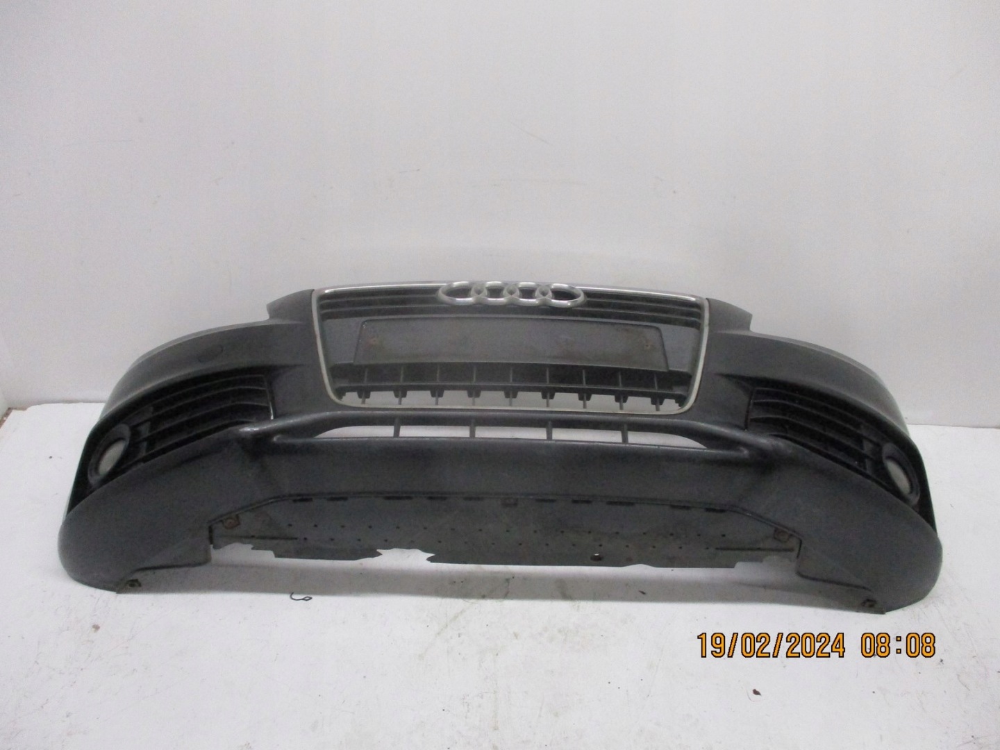 nárazník AUDI A4 8K0 predok predný