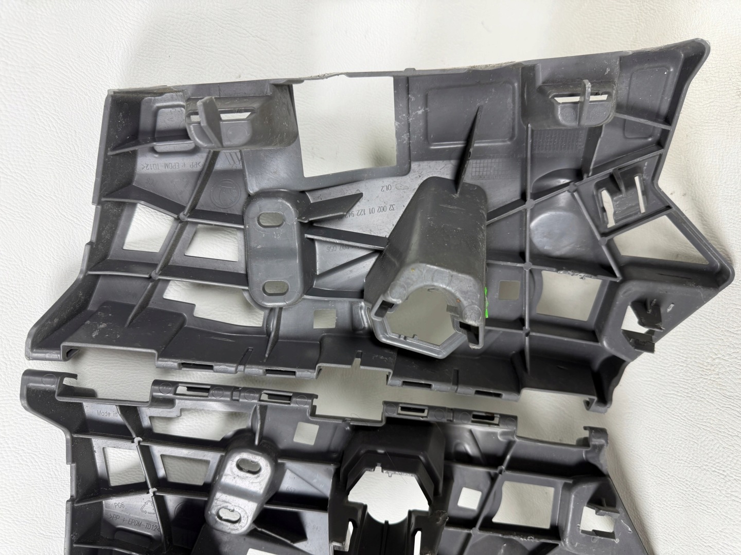 SKODA SCALA 2019- support holder of the washer left right front 657807055 6