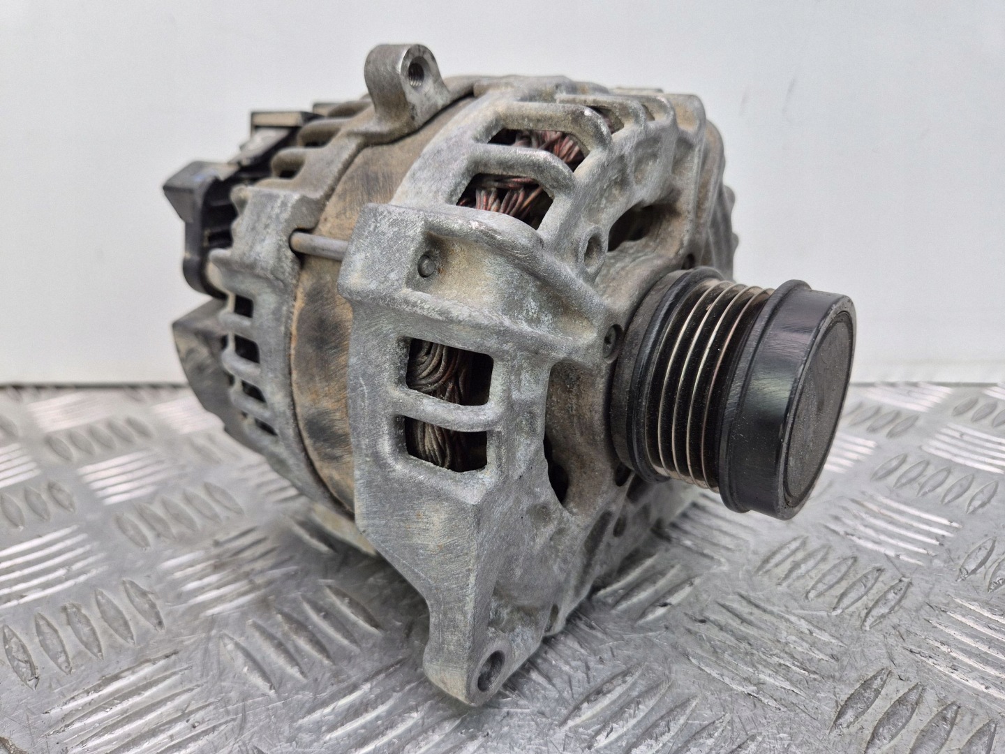 Mercedes CLA220 X117 Alternator A0009061903