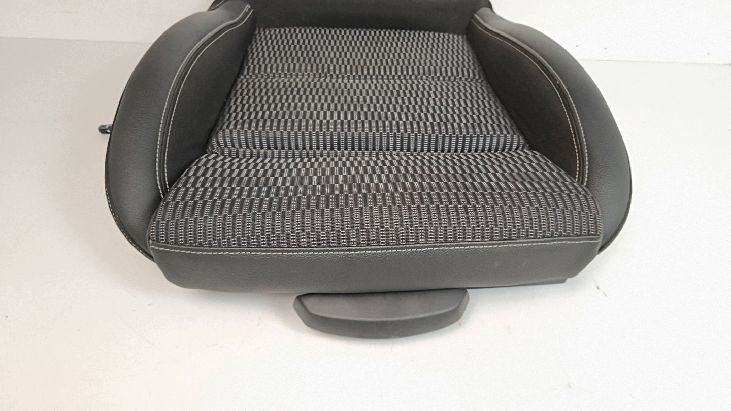 Opel Insignia B Siedzisko seat left front semi leather heated