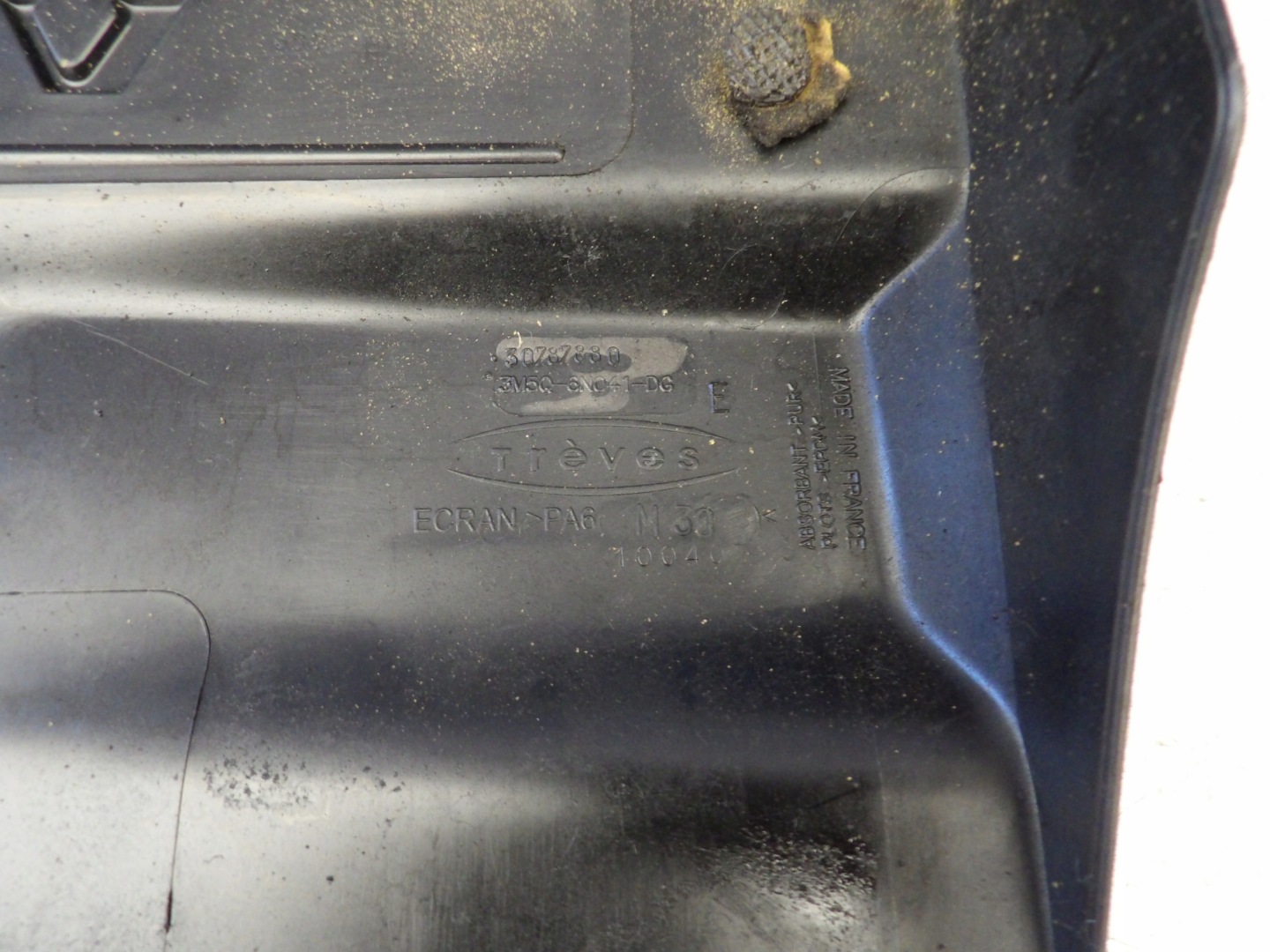Volvo C30 engine housing cover upper