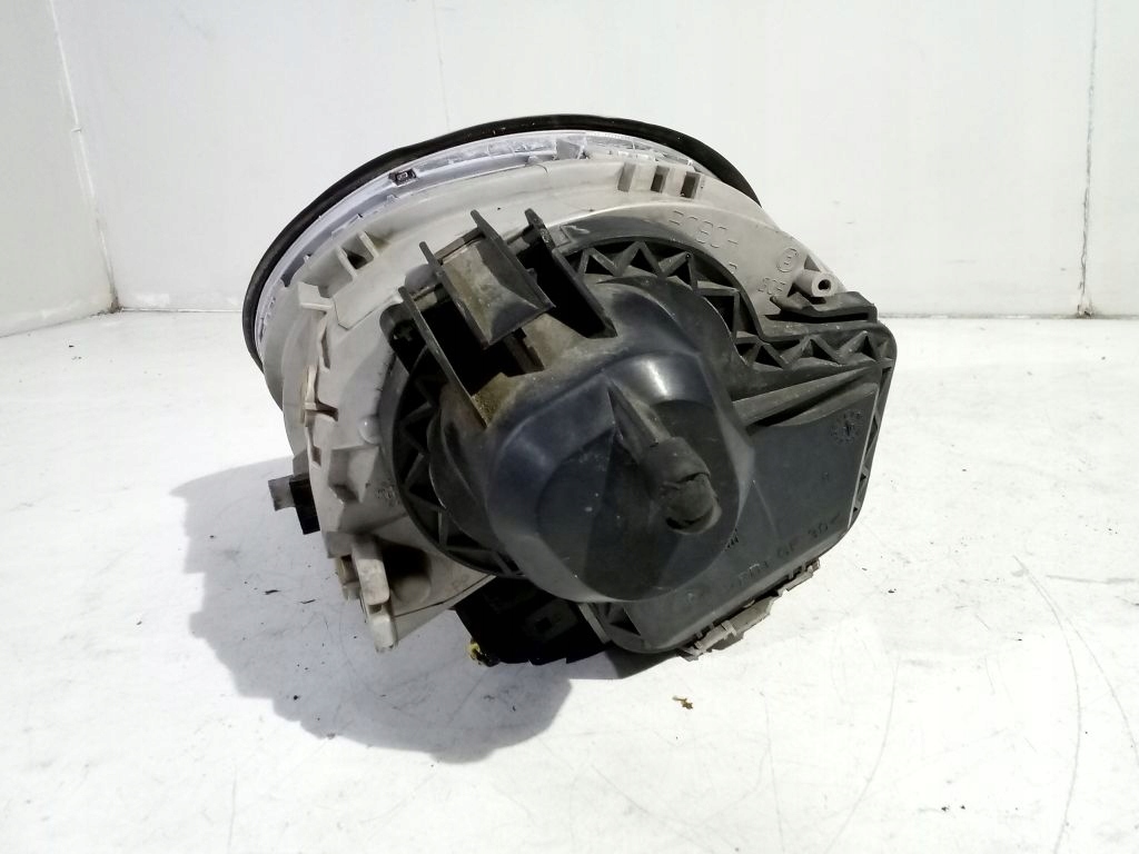 VW New Beetle USA light right front front