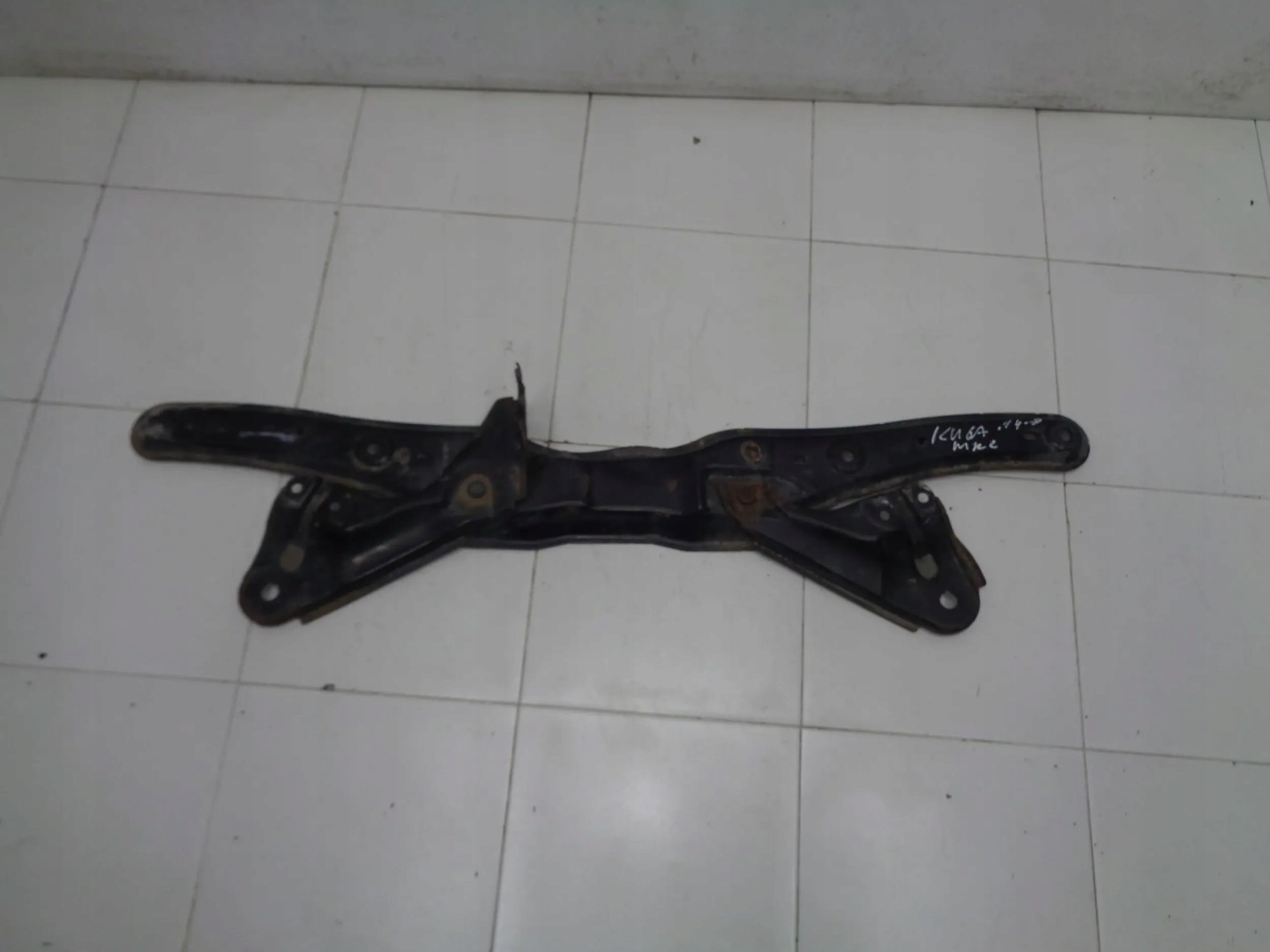 FORD KUGA MK2 sider holder console below radiator 14R