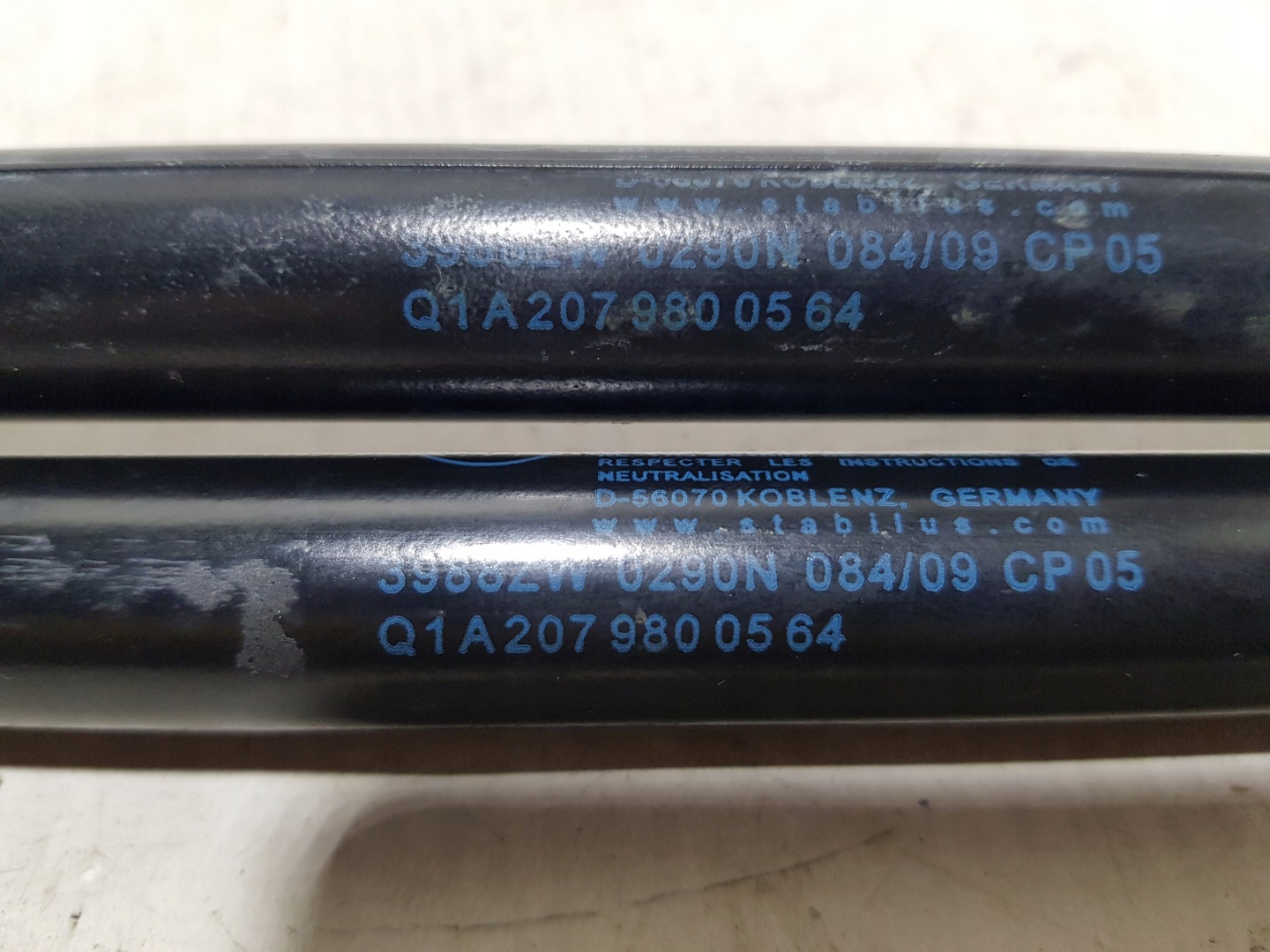 MERCEDES W207 SILOWNIKI bonnets KOMPLET 2079800564