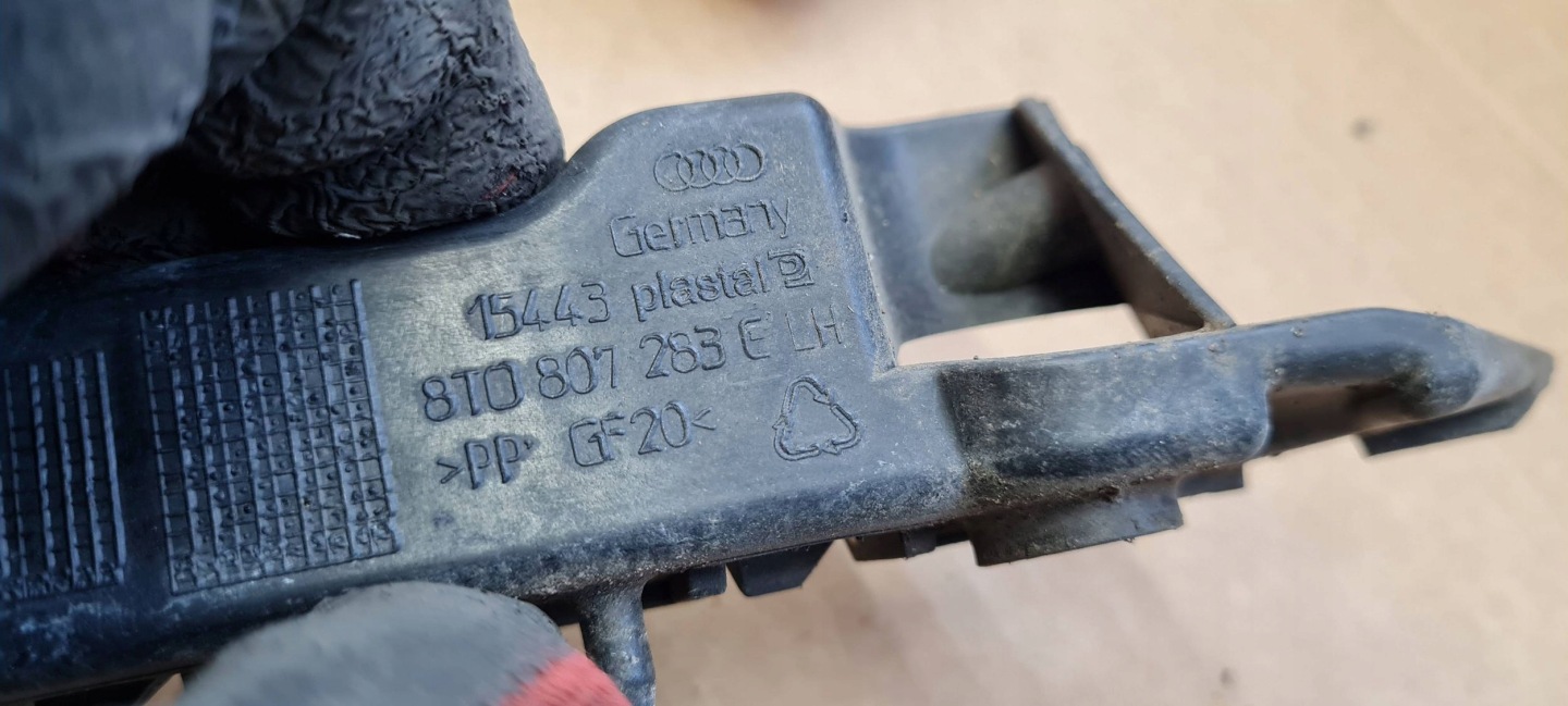 A5 8T LIFT S5 support bracket holder of a bumper left front 8T0807283C