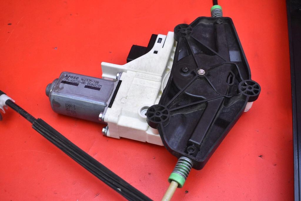 window regulator left front EU 8K0959801 AUDI A4 B8 KOMBI 07-11