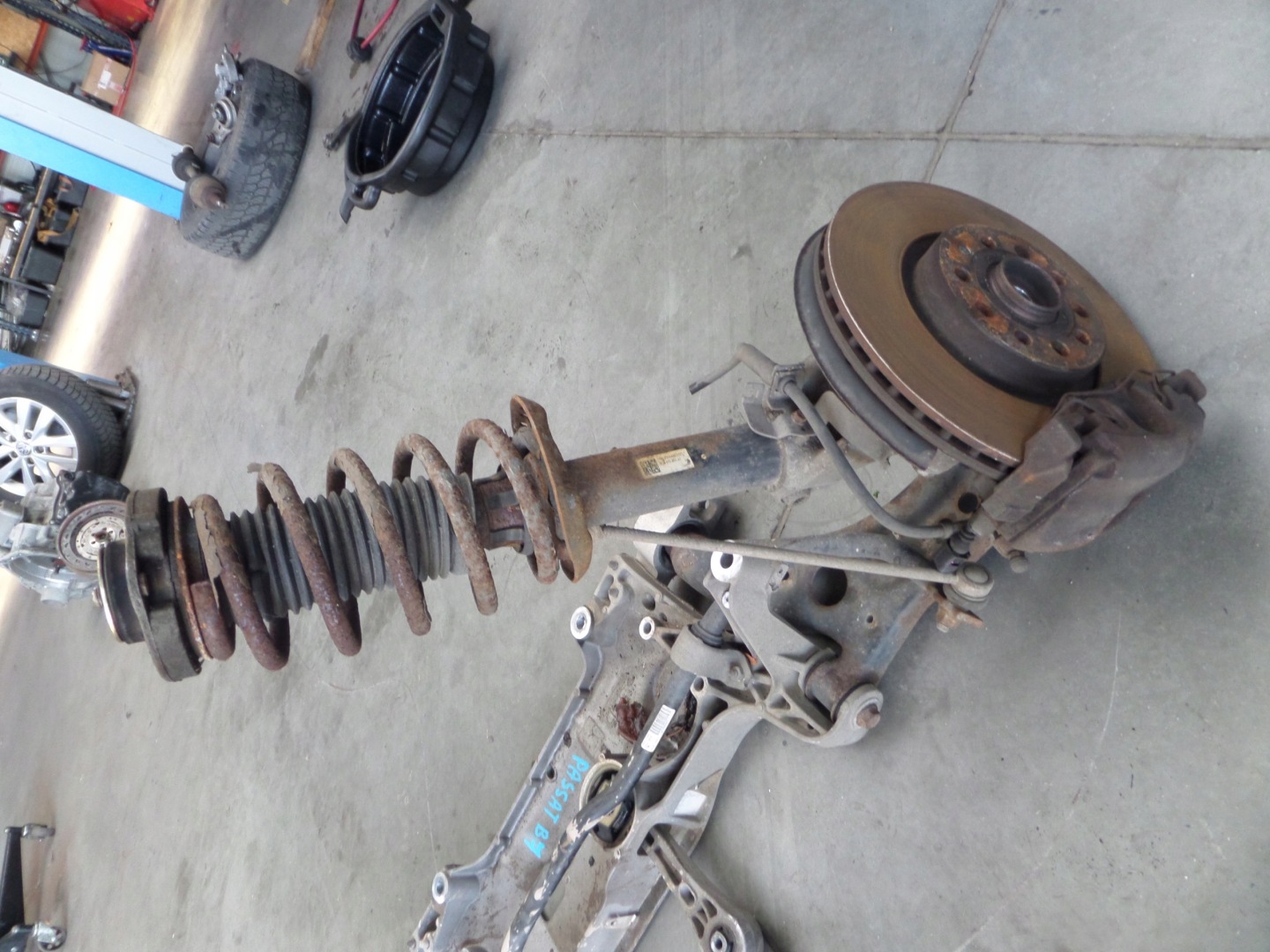 VW PASSAT B6 2.0TDI mcpherson swing left front 3C0413031AT