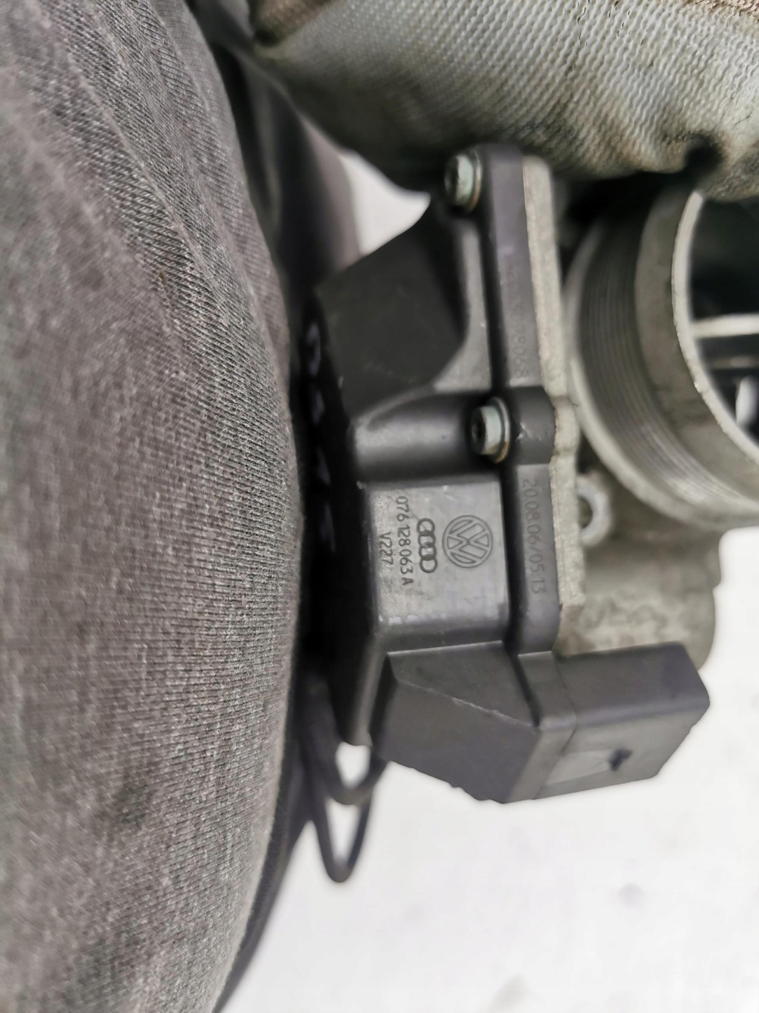 throttle flap VW CRAFTER 2.5 TDI 06-11 076128063A