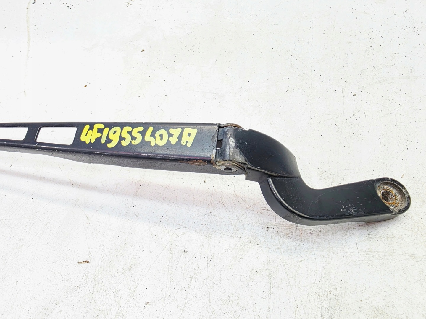 wiper arm left front AUDI A6 C6 4F1955407A