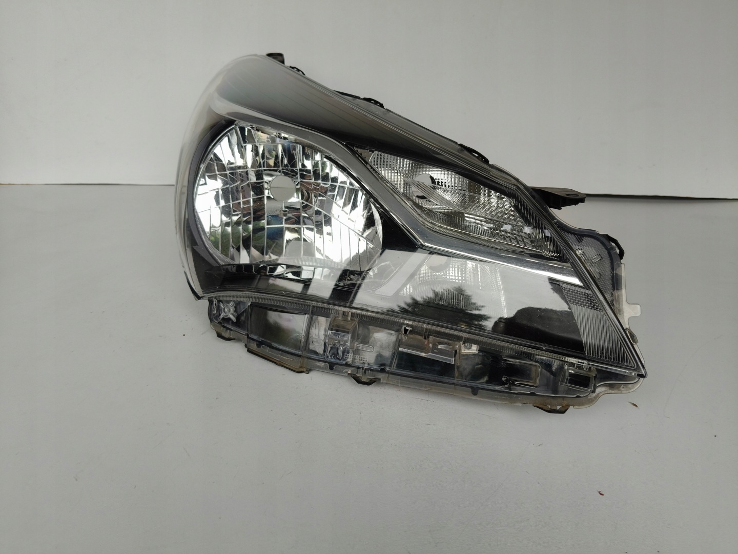 light right REFLEKTOR TOYOTA YARIS III 17- LIFT