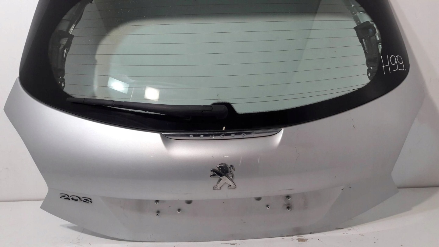 Peugeot 208 rear trunk door 2017 rok (H99)