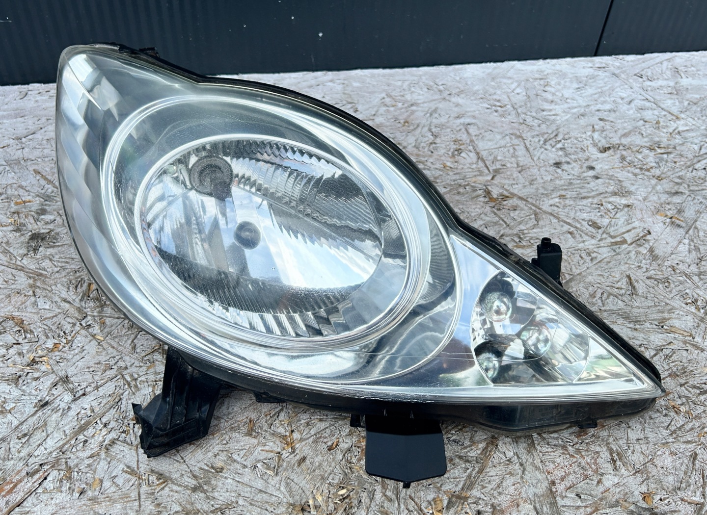 light right front front PEUGEOT 107 81110-0H030