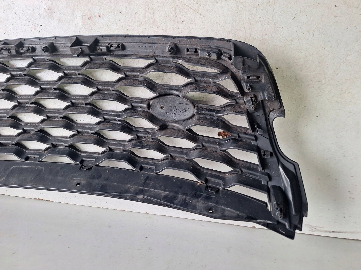 LAND ROVER VELAR 17-23 Grill J8A2-8200-BE
