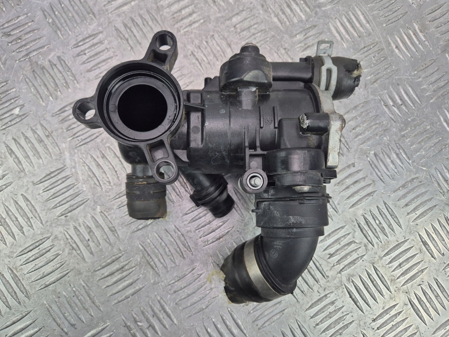 abdeckung gehäuse des thermostats Mercedes C200 W205 264.920 A2642001501