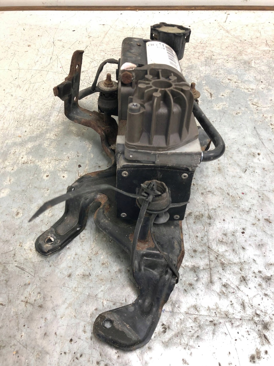 compressor; springing MERCEDES W211 4430201901