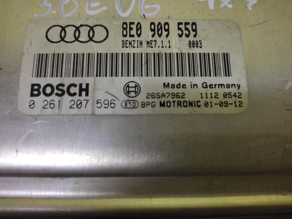 AUDI A4 B6 3.0 V6 centralina motore 0261207596