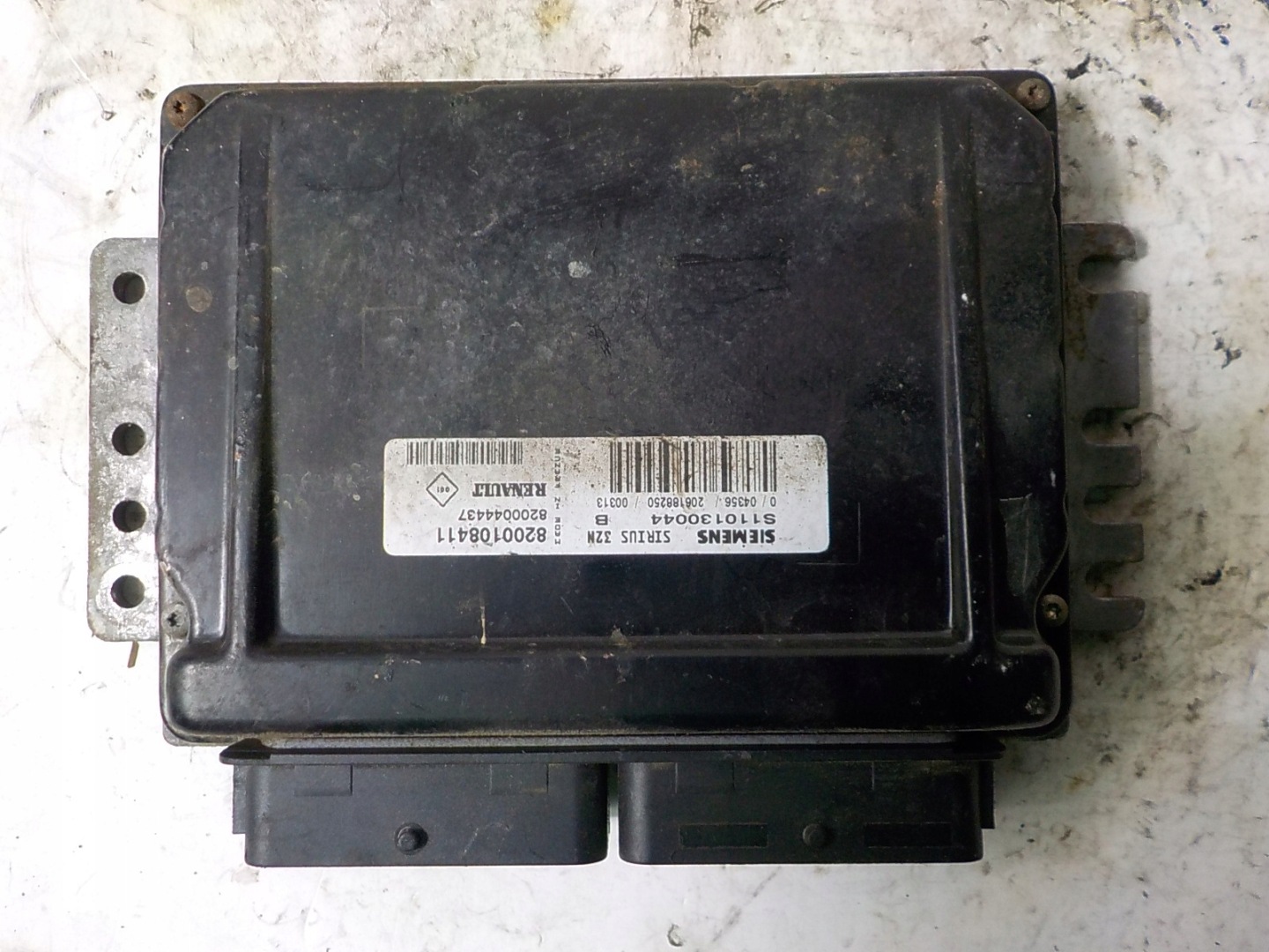 RENAULT computer Centralina S110130044B 8200108411