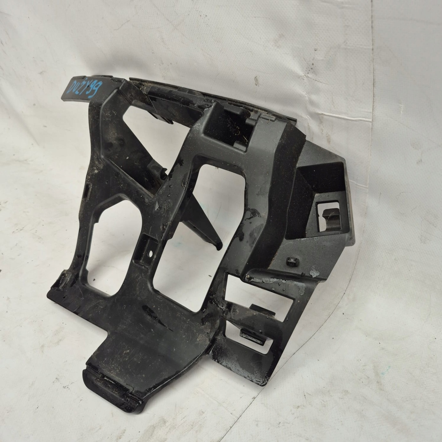 JAGUAR e-PACE X590 18r. Supporto staffa Paraurti Destra Anteriore J9D3-17C862-A