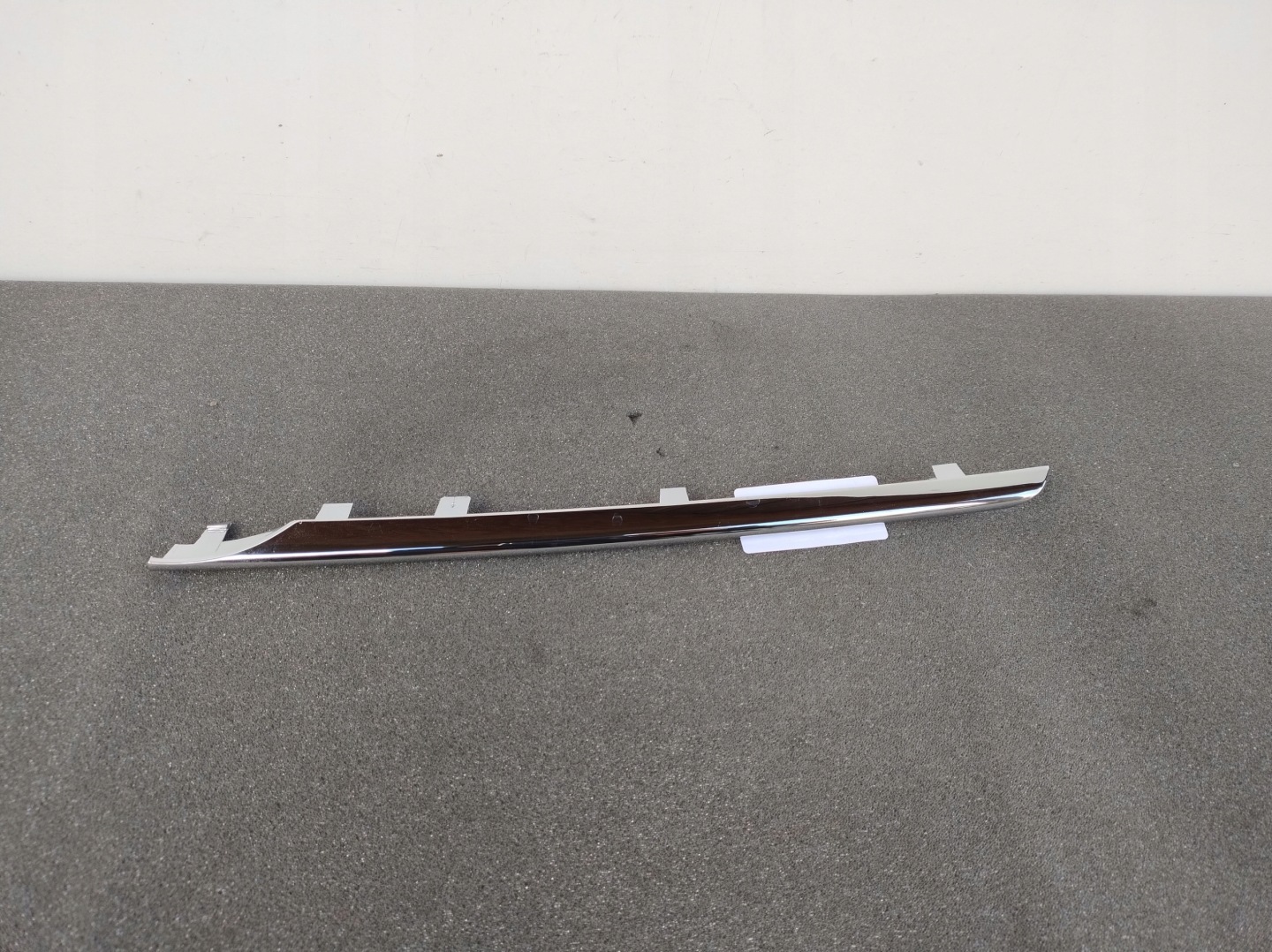 left CHROMIK below ATRAPE moulding MERCEDES A-KLASA