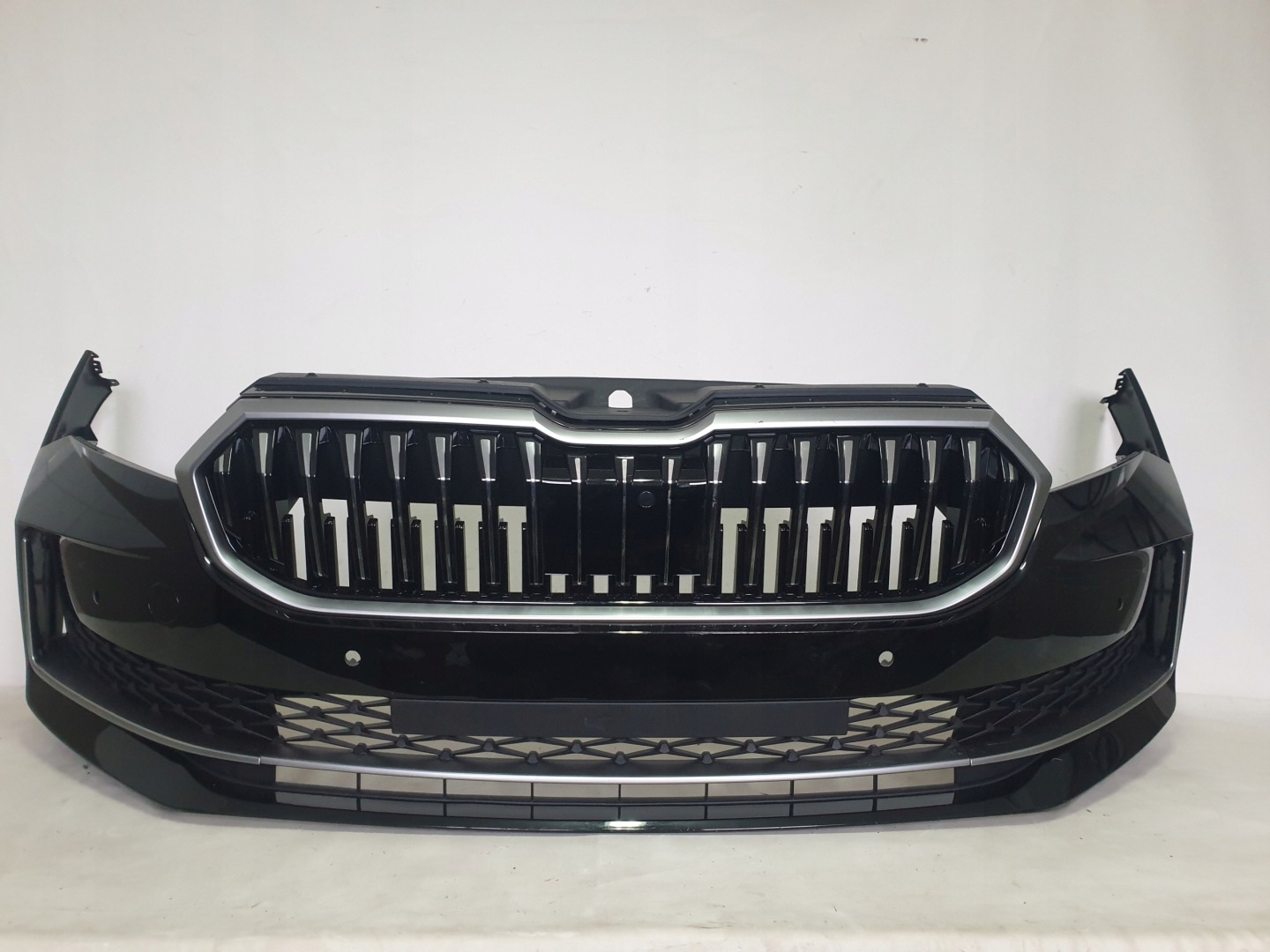 SKODA SUPERB IV 3P0 23-> bumper front front 4 x PDC cover 3P0807221