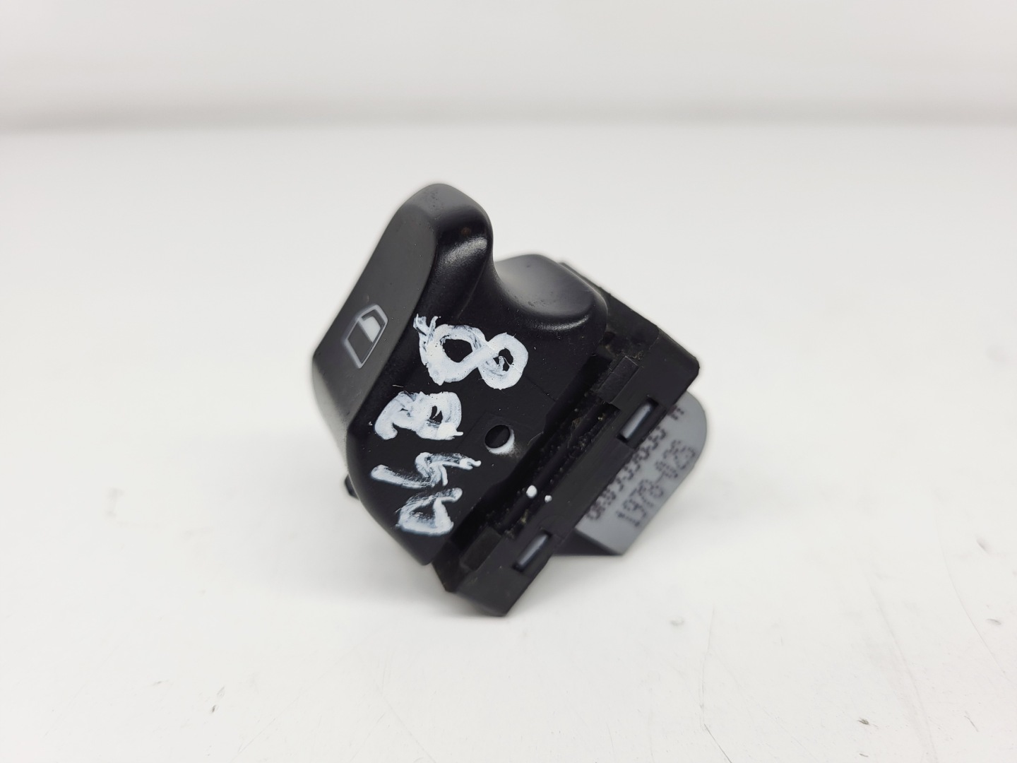 switch button of control windows right front AUDI A4 B8 8K0959855A
