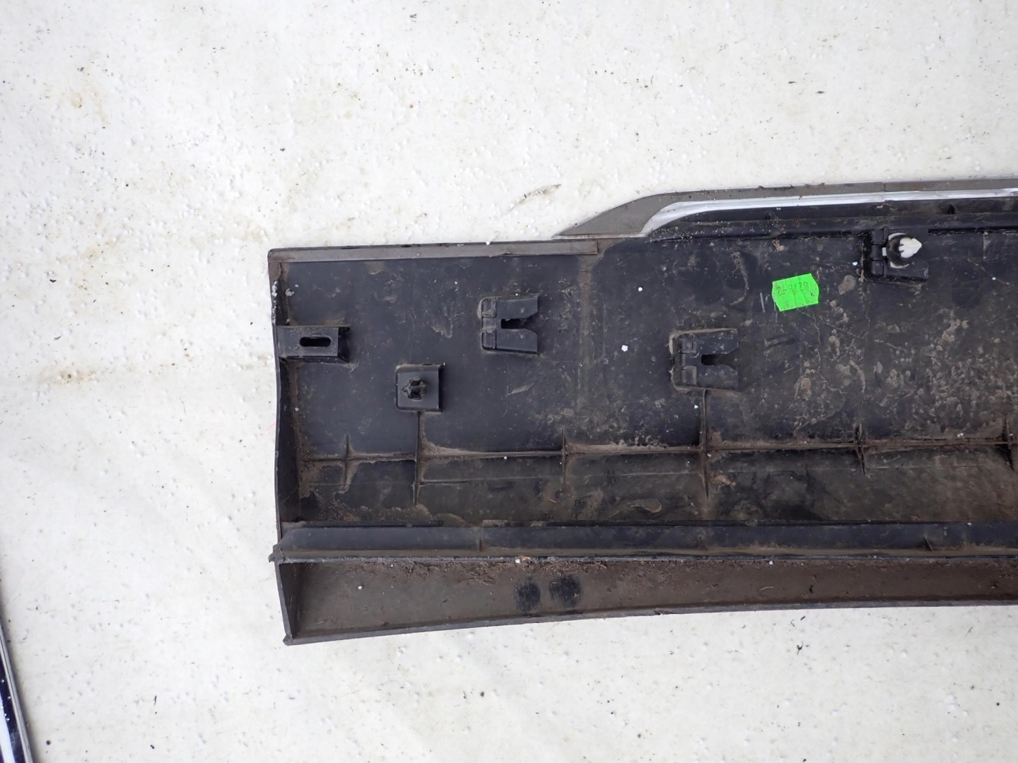 VW TIGUAN II 2 15-> moulding door right front
