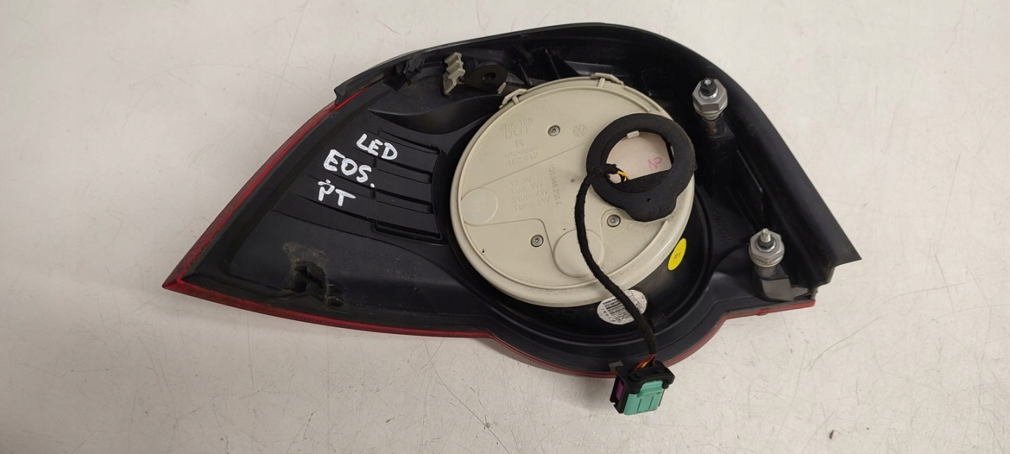 light rear part rear right w fender VW EOS 2,0 TDI