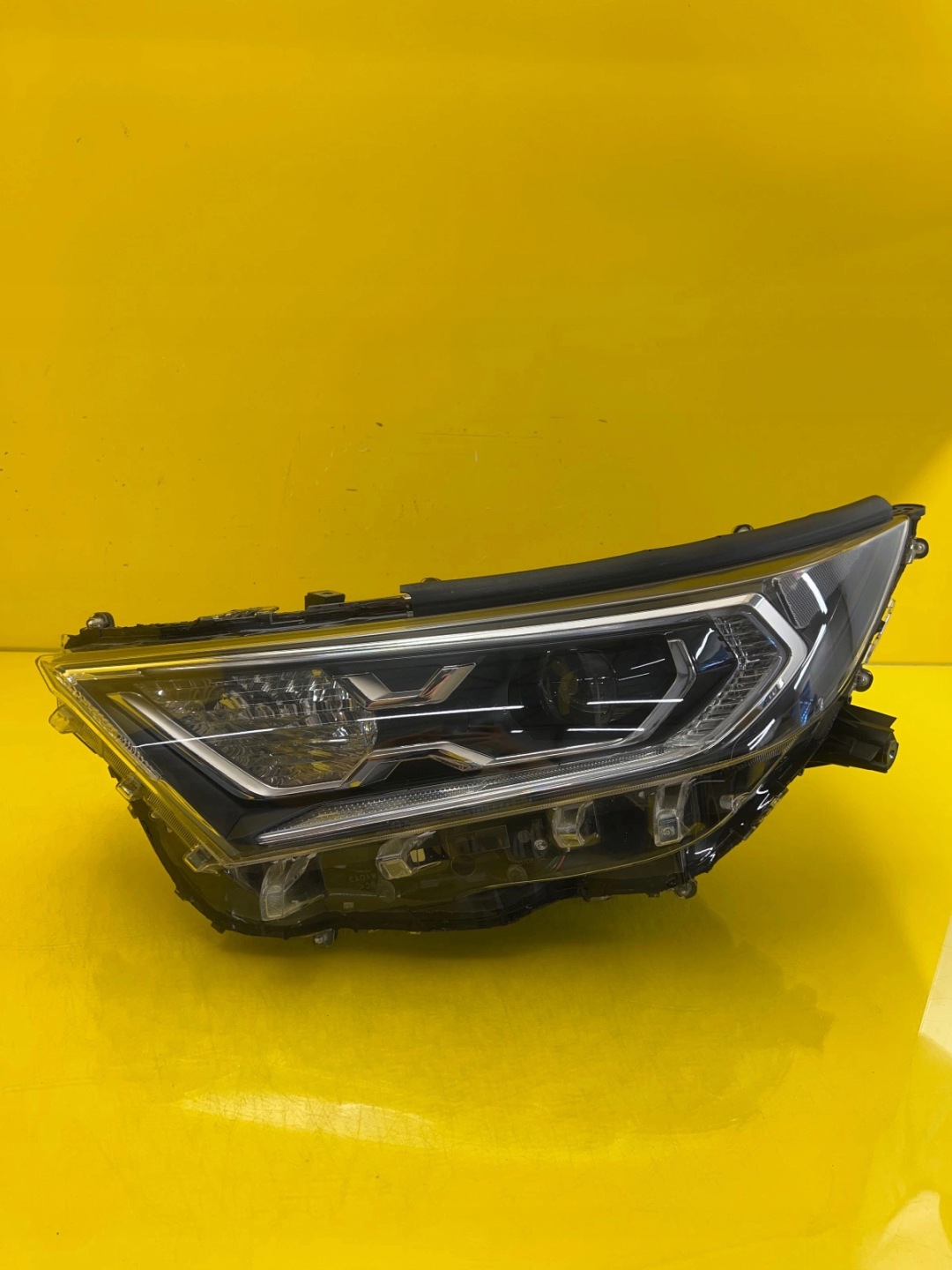 feu gauche Toyota Rav4 V 19-22 Full Led