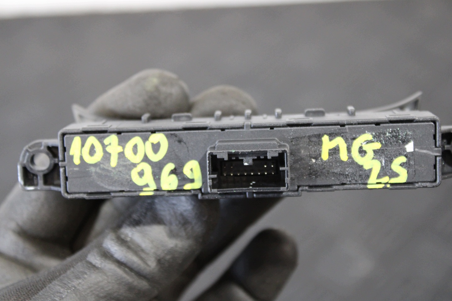 switch consoles 10700969 MG ZS LIFT FL 2024