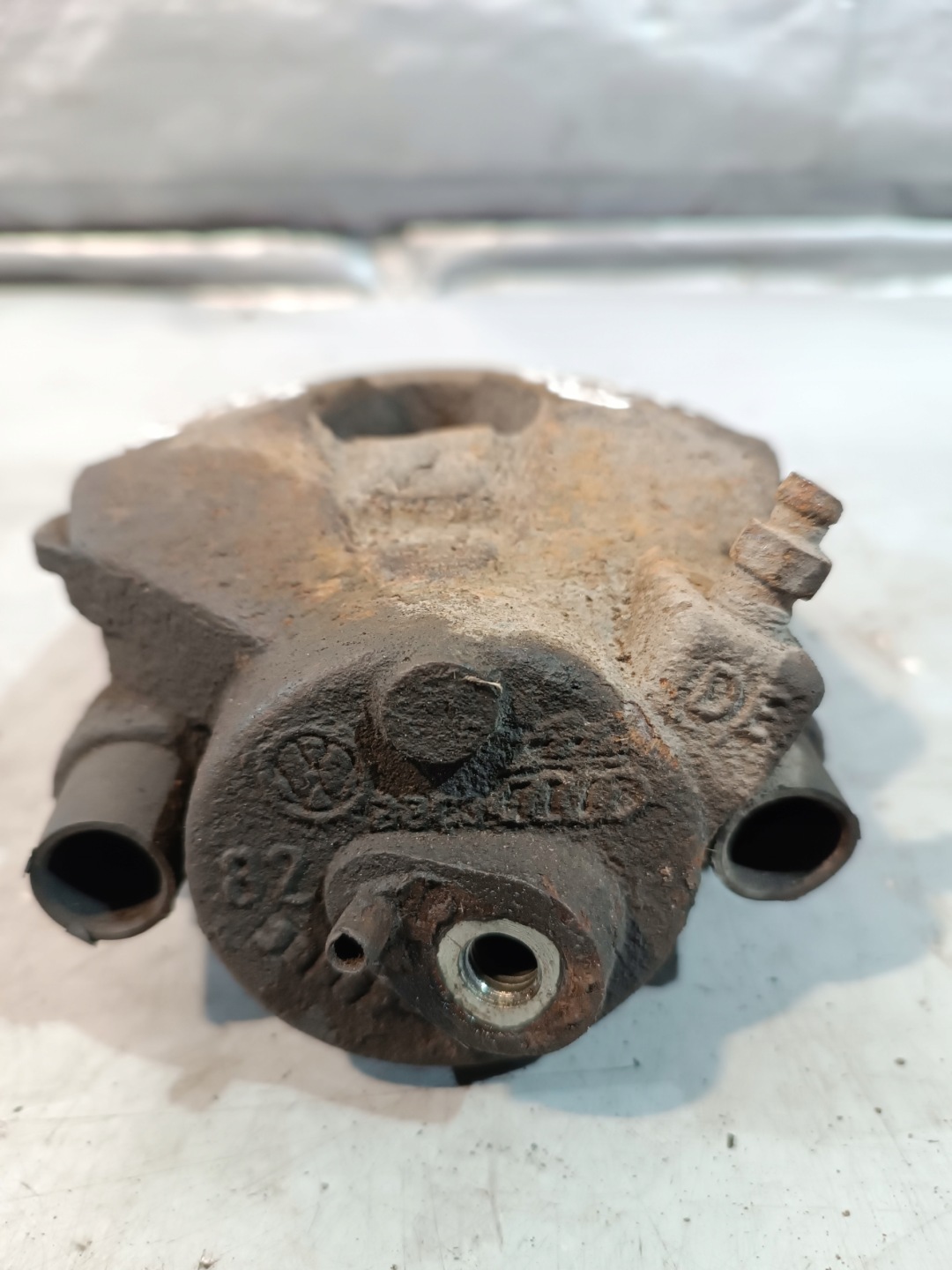 caliper right front Skoda Octavia and