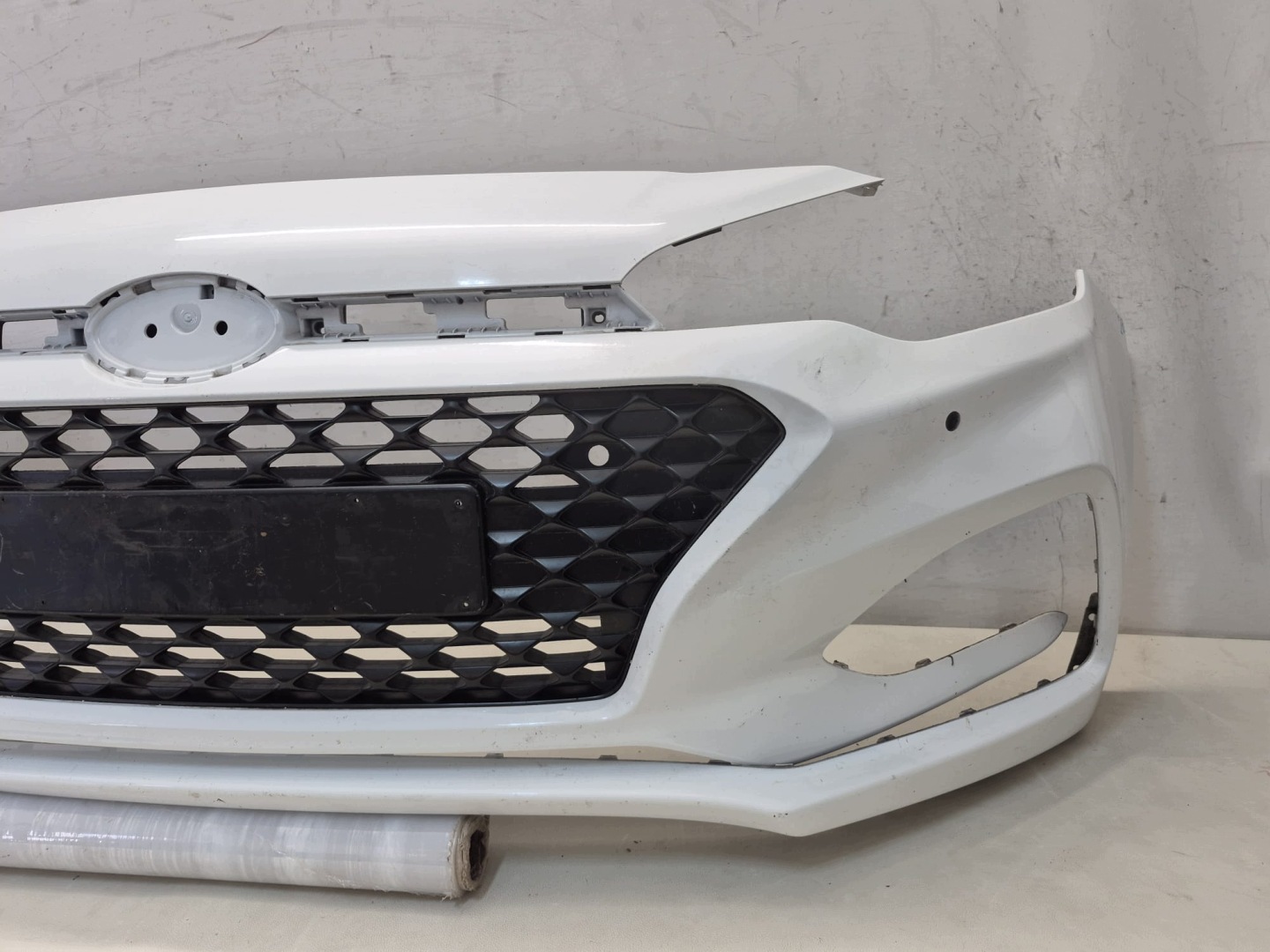 HYUNDAI I20 II 2 LIFT 18- bumper front front grid 86569-C8BA0